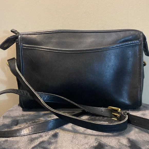 Coach vintage beautiful black bag. - Picture 2 of 9